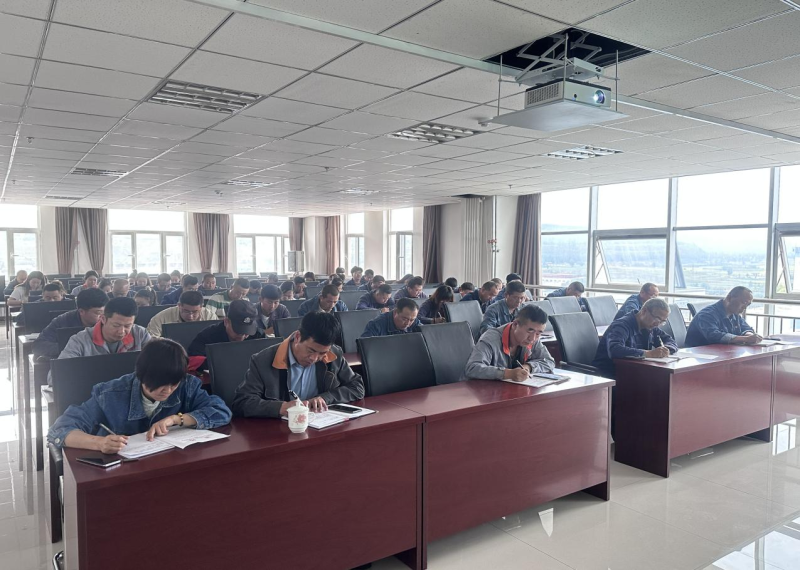 廉當(dāng)&ldquo;鐮&rdquo;可以除雜念   欲為&ldquo;獄&rdquo;勢必積災(zāi)難 &mdash;&mdash;集團(tuán)紀(jì)委書記為物產(chǎn)工投公司黨員干部、關(guān)鍵人員 授主題教育廉政專題黨課