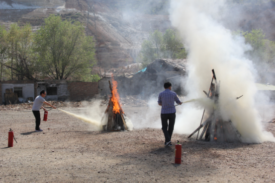 省三建公司&ldquo;安全生產(chǎn)月&rdquo;舉行消防應(yīng)急專(zhuān)項(xiàng)演練