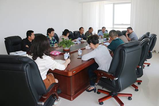 省商務(wù)廳副廳長朱小青協(xié)同西寧海關(guān)、省檢驗(yàn)檢疫局一行深入企業(yè)就保稅物流中心封關(guān)運(yùn)營